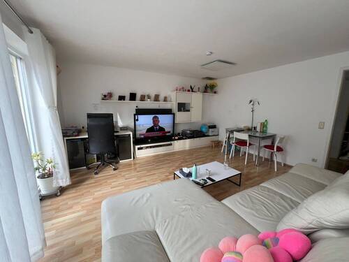 Wohnzimmer - 3 Zimmer Etagenwohnung zum Kaufen in München