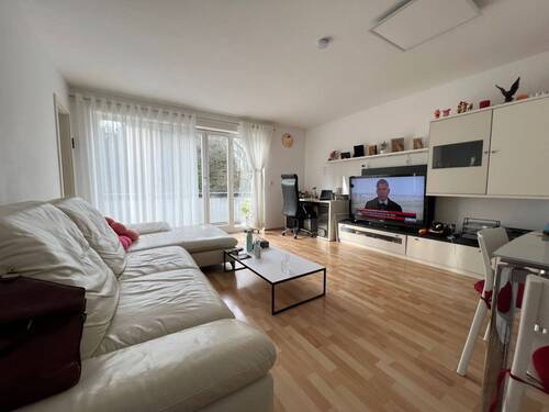 Wohnzimmer - 3 Zimmer Etagenwohnung in München