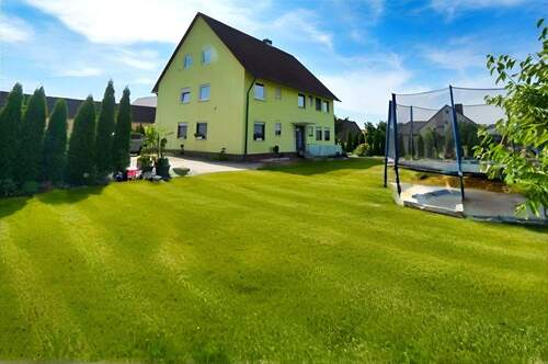 Außenansicht - Modernisiertes 3-Parteien MFH - Ideal für Familien& Investoren