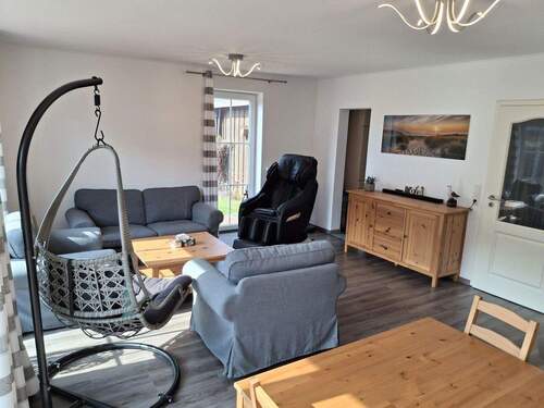 Wohnzimmer - 5 Zimmer Doppelhaushälfte zum Kaufen in Hohenfelde