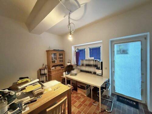 Büro mit Küchenanschlüsse - 