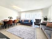 Wohnzimmer - Renovierte Eigentumswohnung nähe Klinikum in Friedrichshofen zu verkaufen.