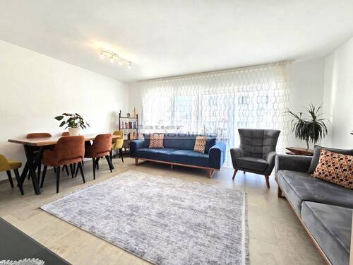 Wohnzimmer - Renovierte Eigentumswohnung nähe Klinikum in Friedrichshofen zu verkaufen.
