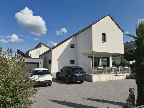 Traumhaftes Einfamilienhaus - Traumhaftes Einfamilienhaus mit individueller Architektur in Kirrlach!