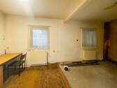 Büro mit Renovierungsbedarf - 