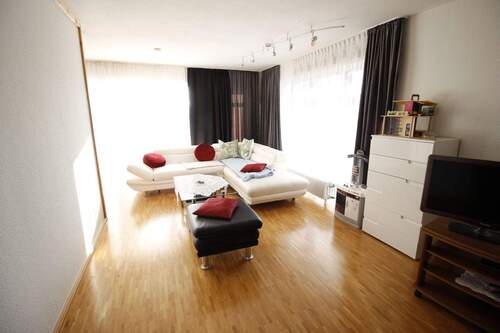 Wohnzimmer - Topp Studiowohnung mit großem Balkon, KOMPLETT MÖBLIERT