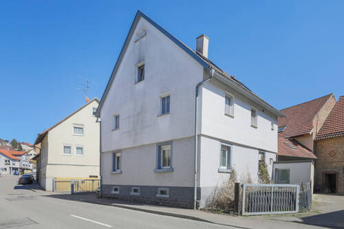 Straßenansicht - 6 Zimmer Mehrfamilienhaus, Wohnhaus zum Kaufen in Ispringen