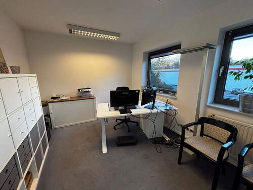 Büro 1 - 