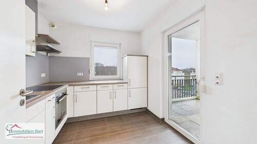 Küche mit Ausgang zum Balkon - 3 Zimmer Etagenwohnung zum Kaufen in Orscholz