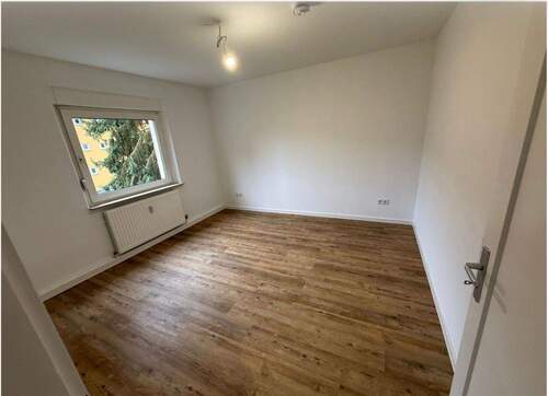 Schlafzimmer - Wir schenken Ihnen die erste Kaltmiete*Renovierte 2 Zimmer Wohnung mit Balkon