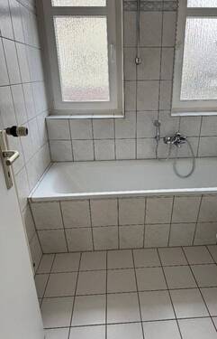 Bad mit Badewanne.jpg - 