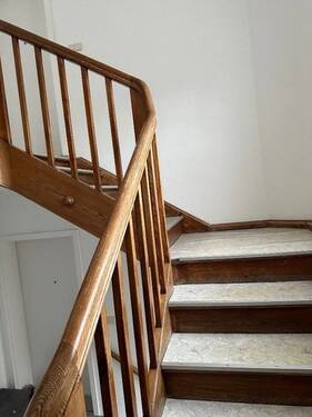 Treppenhaus.jpg - Etagenwohnung mit 46,40 m&sup2; in Rossau zur Miete