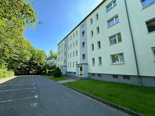 Hausansicht - 5 Zimmer Etagenwohnung zur Miete in Chemnitz