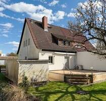 Massiv gebaut, ruhig gelegen - 30er Jahre Doppelhaushälfte mit liebevoll gestaltetem Garten - Berlin Spandau