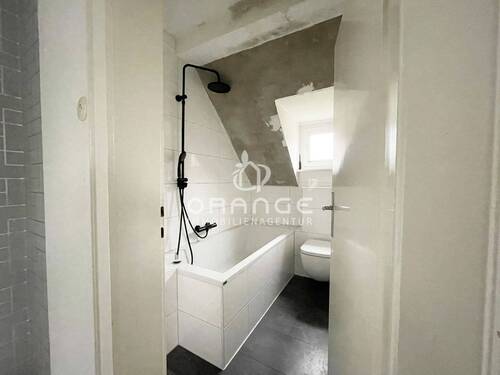 Gleich rechts das aktuelle Badezimmer... - 