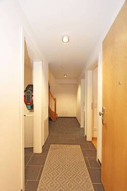 1.UG mit Arbeitszimmer, Badezimmer und Abstellkammer - 
