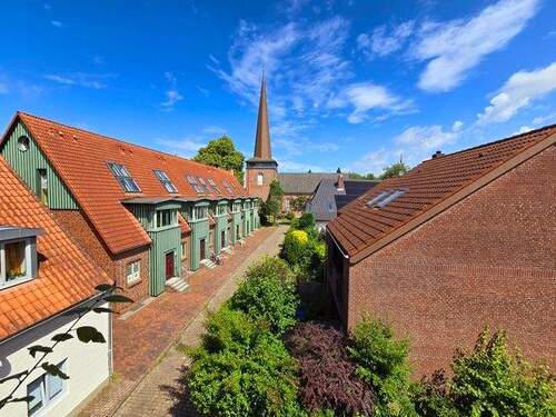 Blick vom Balkon - Geräumige Dachgeschosswohnung mit Kamin, Loggia und Stellplatz