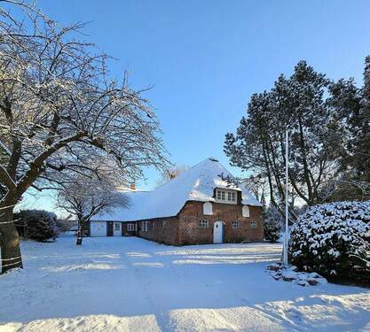 k-Winter 1 - Ein Schneemärchen: Prächtiges Bauernhaus mit Blick in den eigenen kleinen Park