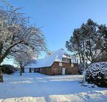 Ein Schneemärchen: Prächtiges Bauernhaus mit Blick in den eigenen kleinen Park - Süderlügum