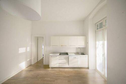 Küche hinten - Etagenwohnung mit 129,20 m&sup2; in Berlin zum Kaufen