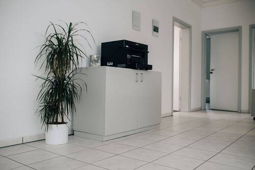 Flur Co-Working mit Multifunktionsgerät - Büro zur Miete in Eggolsheim