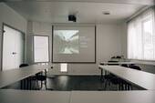 Meetingraum - Beamer und Digitales Flipchart - 