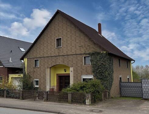 Außenansicht - Verwirklichen Sie Ihren Wohntraum - Haus mit viel Platz und Potenzial