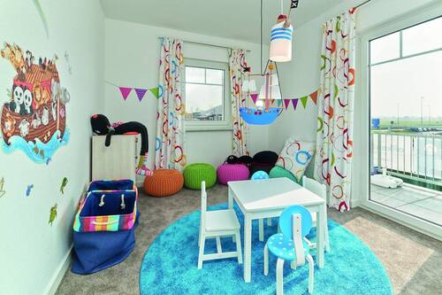 Helles Kinderzimmer mit Ausblick - 