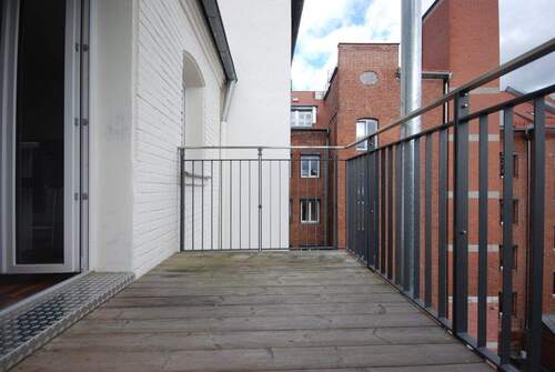 Balkon - Schmuckstück in Schoppershof - Altbauwohnung komplett saniert mit großem Balkon