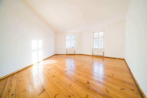 1 - Altbauklassiker mit Stadtblick: 119 m², 3 Zimmer, hohe Decken im lebendigen Neukölln