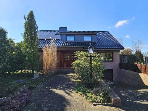 Hausansicht - Familienidyll mit Feldrandblick vor Hamburgs Toren - Großzügiges Haus energetisch Zukunftsfest!