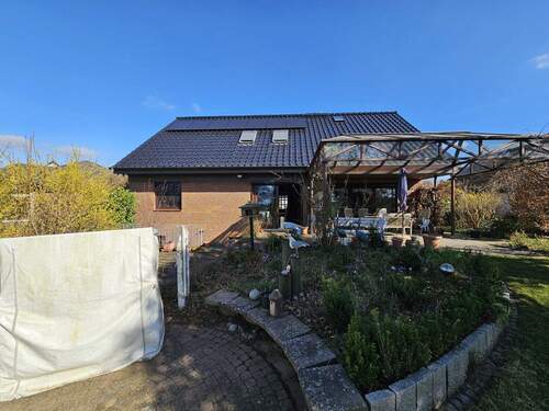 Hausansicht - 6 Zimmer Einfamilienhaus zum Kaufen in Schwarzenbek