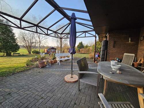 überdachte Terrasse - Einfamilienhaus mit 168,70 m&sup2; in Schwarzenbek zum Kaufen