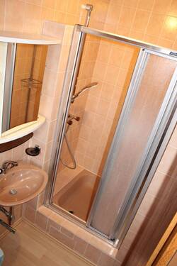 Bad mit Dusche und WC OG - 