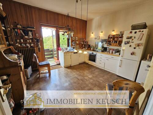 Große Küche mit Zugang zum Garten - 6 Zimmer Mehrfamilienhaus, Wohnhaus in Bremen