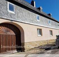 Viel Platz mitten im Ort- ehemaliges Bauernhaus - Gefell Langgrün