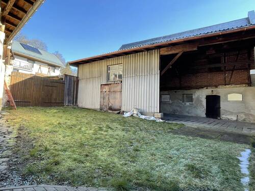 Grünfläche im Innenhof - 9 Zimmer Einfamilienhaus zum Kaufen in Gefell