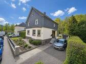 Strassenansicht - Ein- oder Zweifamilienhaus? - 187.000,00&nbsp;EUR Kaufpreis, ca.&nbsp; 114,00&nbsp;m&sup2;&nbsp;Wohnfl&auml;che