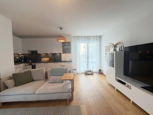 heller Wohnbereich - 2 Zimmer Etagenwohnung in München
