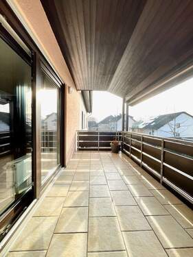 zwei Zugänge zum Balkon - 