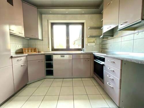 Küche mit E-Geräten - 