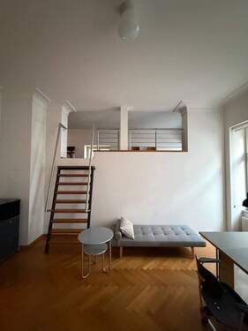 Galerie - Möblierte 4-Zimmer-Altbauwohnung mit Stellplatz 