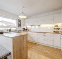 Neuwertige 4-Zimmerwohnung: Wohnen wie im eigenen Haus mit zwei Gärten - Stuttgart / Hofen