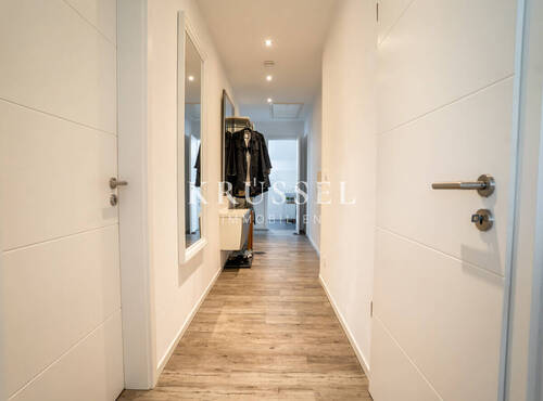 Der Flurbereich der Obergeschosswohnung mit Zugang zu sämtlichen Räumen - 