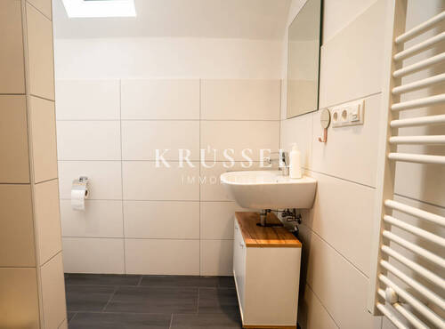 ... sind mit einer Dusche ausgestattet - 