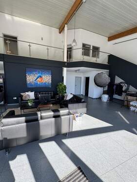 Eingang, Showroom, Büro - Büro zur Miete in Neuenmarkt