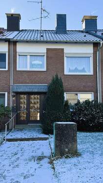 1. Vorderansicht.jpeg - Gemütliches Einfamilienhaus mit Balkon in Marl - Ideal für Familien