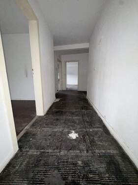 Diele - Etagenwohnung mit 74,00 m&sup2; in Oberhausen zur Miete