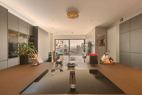 Wohnzimmer aus der Küche gesehen - Etagenwohnung mit 78,30 m&sup2; in Frankfurt am Main zum Kaufen