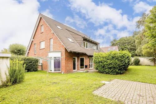 Aussenansicht Garten - Doppelhaushälfte mit pflegeleichtem Garten, 6,5 Zimmern und 3 Bädern - ruhige Lage